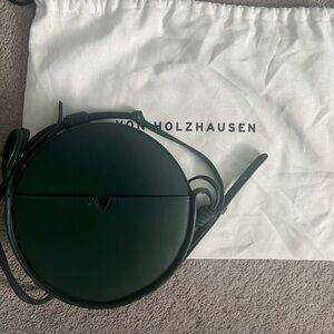 Von Holzhausen circle crossbody in Banbu green